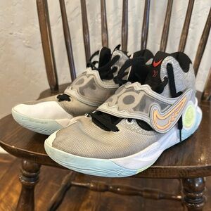 Nike KD Trey 5 — wolf grey basketball shoes